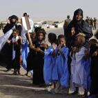 Fotos cedidas por la Coordinación Estatal de Asociaciones Solidarias con el Sahara (Ceas-Sahara) de la visita al campamento de la delegación de cooperantes españoles. Las familias saharauis dan la bienvenida a los cooperantes que han viajado ...