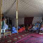 Fotos cedidas por la Coordinación Estatal de Asociaciones Solidarias con el Sahara (Ceas-Sahara) de la visita del miércoles al campamento de la delegación de cooperantes españoles. Las familias saharauis dan la bienvenida a los españoles qu...