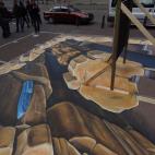 Keer cuida cada detale de su obra, en caso la adorna con una mochila