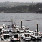 En varias playas se ha prohibido el baño debido al vertido de fuel registrado en la ría de Aboño procedente de una central térmica que está afectando al litoral del municipio de Carreño.