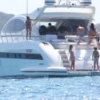 Irina y Cristiano Ronaldo, en compañía del hijo de éste, y otros amigos y familiares, están disfrutando del mar en sus vacaciones.