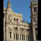 DanielRodriguez:Durante unos minutos, se pudo ver esta pancarta en el edificio de Correos.