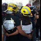 Josep Maria Serra:Manifestación de Barcelona el 19 de julio del 2012. En los letreros pone, traduzco, "rescatamos personas, no bancos" (foto: Josep Maria Serra)