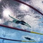 Contrapicado de las nadadoras en los 200 metros mariposas