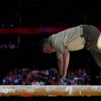 Sobre la barra de gimnasia