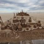 La playa de Copacabana albergó esta escultura realizada en honor de los asistentes a la cumbre Rio + 20, celebrada en Río de Janeiro (Brasil) el 22 de junio de 2012. El encuentro acogió a más de cien jefes de Estado y supuso un nuevo in...