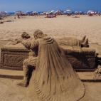 Blancanieves y su príncipe, en las playas de Benidorm (Alicante).