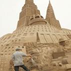 Ciudad futurista en el festival de Zeebrugge (Bélgica), donde se presentan algunas de las esculturas más grandes del mundo