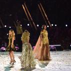 El modelo David Gandy con Georgia May Jagger, Naomi Campbell y Stella Tennant.