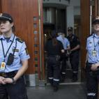 La policía noruega custodia el juzgado donde Breivik se estaba declarando culpable de los asesinatos que se le imputan.