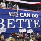 Simpatizantes del congresista Ron Paul muestran su apoyo por el ex candidato