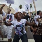 Un grupo de persoans se manifiestan contra la Convención de Tampa