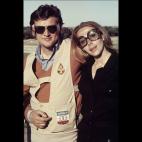 El actor posa junto a Maria Luisa Merlo durante un acto público