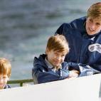 En 1991, con su madre y su hermano, viendo las famosas cataratas. Guillermo tenía entonces 9 años.