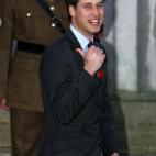 Despidiéndose de su padre en la universidad.