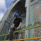 Un fan de las Pussy Riot, en una protesta este jueves, 16 de agosto.