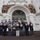 Tras esta una acción de apoyo a las tres integrantes del grupo punk ruso 'Pussy Riot', en la escalinata de la catedral de Cristo Salvador de Moscú, cuatro de los jóvenes que protestaban fueron detenidos, el 15 de agosto.