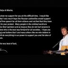 Les expresa su apoyo y espera que las autoridades rusas respeten el principio de libertad de xpresión y no les castiguen por su protesta.