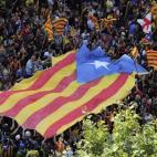 Durante todo el día, la capital catalana ha respirado el ambiente de Diada, con los actos institucionales habituales, y horas antes de la manifestación mucha gente ya se había concentrado en el centro de la ciudad para asistir a una movilizac...