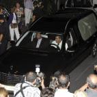 Los restos mortales de Santiago Carrillo, histórico dirigente del PCE fallecido en Madrid a la edad de 97 años, a la salida de su domicilio hacia la sede de CC.OO. en Madrid,