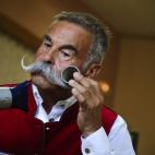 5c8b5e1a360000ba1a6ce744