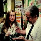 Alberto Casillas, el héroe-camarero de la concentración del 25-S que se enfrentó a los policías antidisturbios para proteger a los manifestantes que se refugiaron en su bar, se ha convertido en una estrella por la repercusión mediática que...