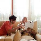 La Primera Dama de EEUU felicitó el cumpleaños a Nelson Mandela en 2012: "El compromiso de Mandela de mejorar el mundo a su alrededor, persona a persona, le han convertido en un ejemplo para millones de personas, nuestra familia incluida. El m...