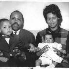 "Tengo la fortuna de haber tenido grandes padres en mi vida. Mi marido y mi padre, Fraser Robinson", firma Michelle.