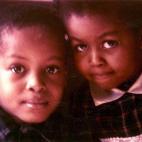 "Mi hermano mayor siempre está cuidando de mi. Antes de poder salir conmigo, Barack tenía que vencerle al béisbol".