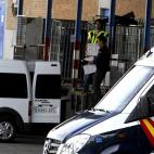 5c8acdff20000043046fc7fb