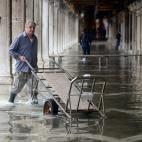 5c8b73cd200000450470cc37