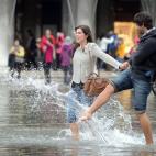 5c8b73d1230000dd0424c4e6