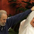 Con su hermano, Raúl Castro, en la convención del Partido Comunista en 2011