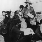 Castro entra a La Habana en 1959, al lado de Camilo Cienfuegos y de Ernesto Che Guevara