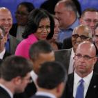 5c8b7621360000ba1a6d2475