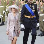 Los complementos, bolso de mano y zapatos, también son de Felipe Varela, a juego con el abrigo