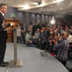 El candidato a lehendakari por el PNV, Iñigo Urkullu, durante su comparecencia en Bilbao para valorar el recuento de votos.
