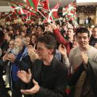 Los simpatizantes del PNV aplauden al candidato a lehendakari por su partido, Iñigo Urkullu