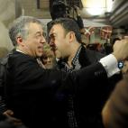 Iñigo Urkullu es felicitado por sus resultados electorales en el País Vasco