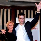 Rosa Díez junto a Gorka Maneiro. Celebran que han coservado el escaño en Euskadi
