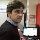 El candidato a lehendakari de Ezker Anitza-IU, Mikel Arana, reconociendo la derrota