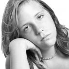 Intenta evaluar de qué humor está tu hijo antes de ponerle a hacer los deberes. Por ejemplo, un niño irritable no quiere ni oír que es la hora de hacer la tarea. Intenta endulzar el humor agrio del niño hablándole de sus cosas favoritas o ...