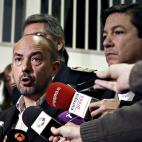 "La primera información que tenemos es que se produce la explosión de una bengala o un petardo, no lo sabemos con exactitud", dijo Miguel Ángel Villanueva.