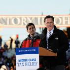 El candidato republicano acompañado de Paul Ryan