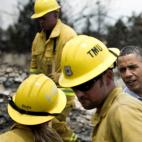 Obama conversa con los trabajadores de los incendios de Colorado.