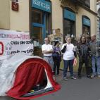 Bankia ha decidido paralizar tres desahucios de viviendas en Tenerife, uno de ellos tras la huelga de hambre que ha mantenido durante varios días una de las afectadas ante la sede de una sucursal de la entidad bancaria en la capital tinerfeña....