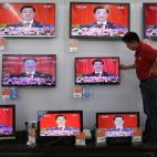 La emisión en directo del Congreso en una tienda de electrodomésticos