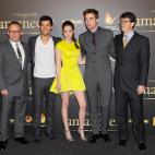 5c8ad0dd2500000704c9b351