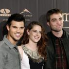 5c8ad0de240000f7054c8228