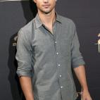 5c8ad0e3230000d50423c2ef